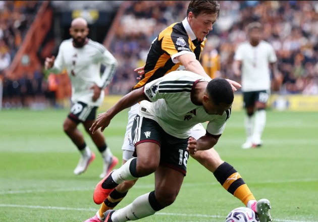Thất bại 0-2 trước Hull City phơi b&agrave;y điểm yếu ch&iacute; mạng nơi tuyến giữa MU. Ảnh: Getty.
