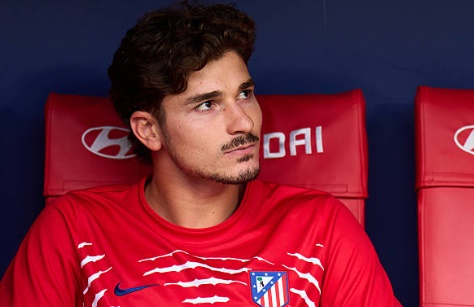 Alvarez hứng chịu nhiều tiếng la ó trong trận hòa Villarreal. Ảnh: Getty.