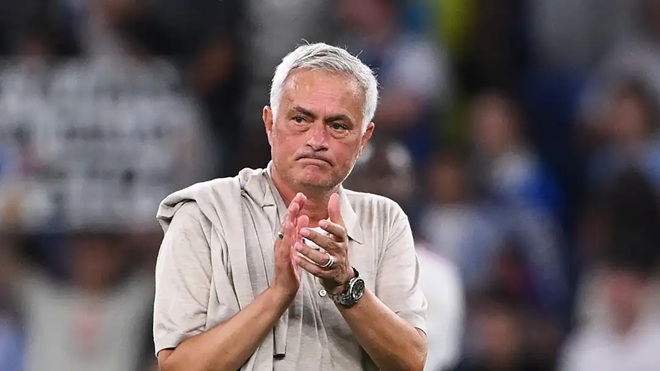 Mourinho sẽ thiếu hàng loạt cầu thủ ở trận đấu tới. Ảnh: Getty.