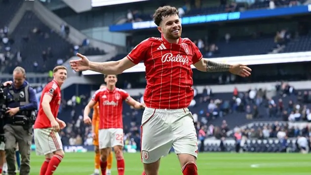 Ảnh bài viết Forest đóng sập cánh cửa chiêu mộ Neco Williams của Tottenham