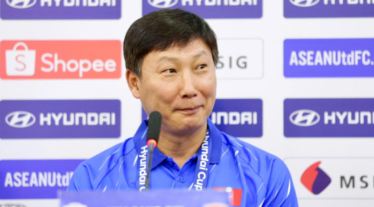 Ảnh bài viết Ông Kim Sang-sik muốn tắt điện thoại vì bị hỏi xin vé
