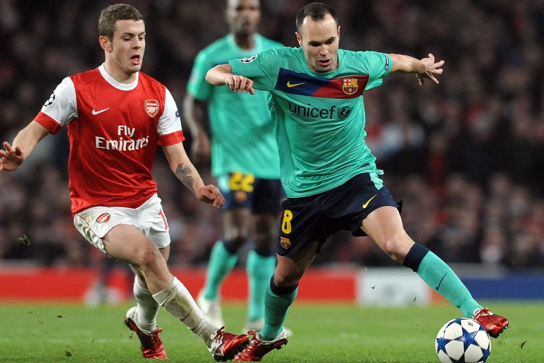 Tuổi 19 nhưng Wilshere chơi bóng đầy bản lĩnh trước Barcelona. Ảnh: Arsenal.