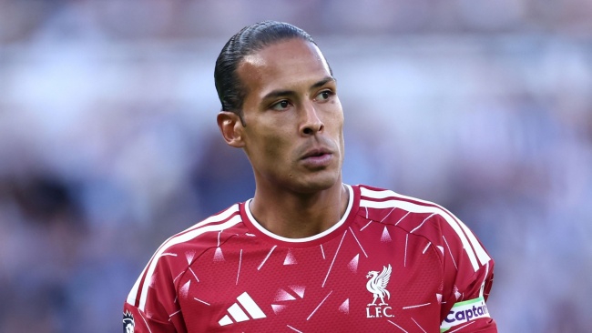 Ảnh bài viết Virgil van Dijk lạc nhịp giữa triết lý pressing tầm cao của Iraola
