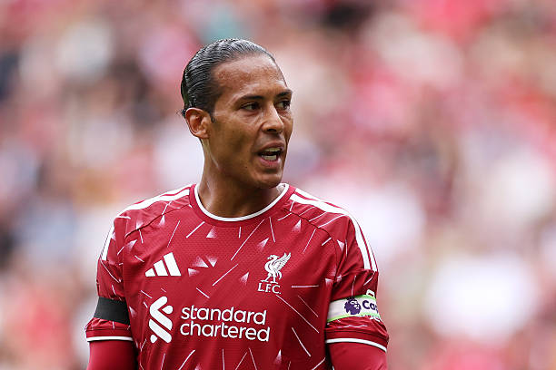 Van Dijk bộc lộ dấu hiệu tuổi tác. Ảnh: Getty.