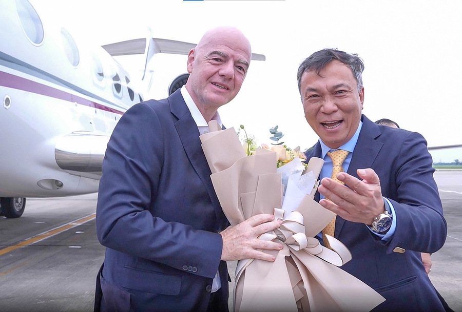 Ảnh bài viết Chủ tịch FIFA đổ bộ Hà Nội dự khán chung kết ASEAN