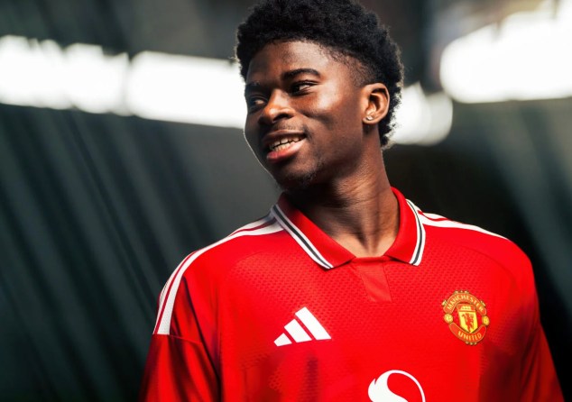 Baleba chính thức khoác áo Man United. Ảnh: Manchester United.