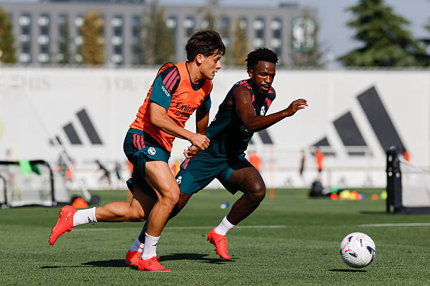 Vinicius và Guler tạo ra hai bức tranh trái ngược. Ảnh: Getty Images.
