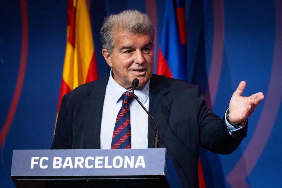 Chủ tịch Joan Laporta c&ocirc;ng khai tham vọng chi&ecirc;u mộ Julian Alvarez. Ảnh: Barcelona FC.
