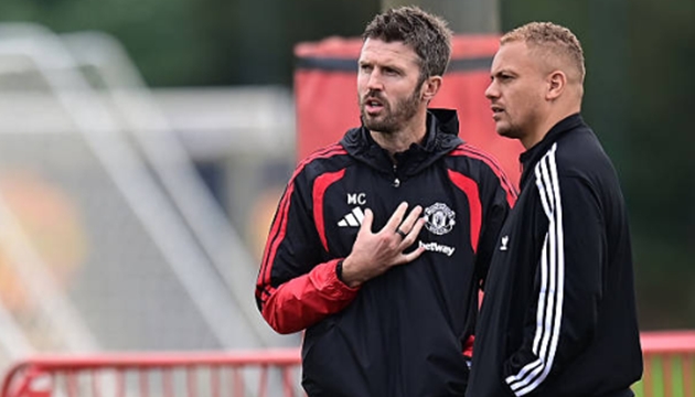 Carrick dẫn đầu bảng xếp hạng sau màn ra mắt đánh bại Man City. Ảnh: Getty Images