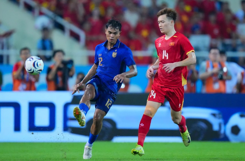 Tuyển Việt Nam vượt qua Th&aacute;i Lan sau 2 lượt trận chung kết ASEAN Cup với tổng tỷ số 4-2, qua đ&oacute; bảo vệ th&agrave;nh c&ocirc;ng ng&ocirc;i vương ASEAN Cup 2026. Ảnh: Changsuek.