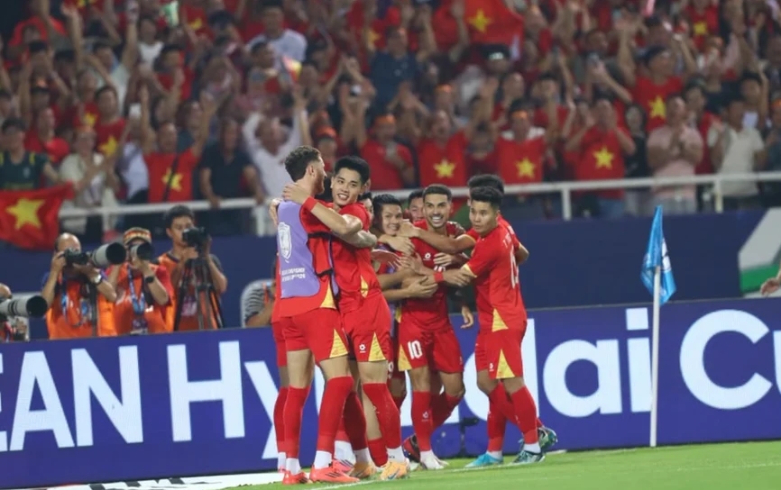 ĐT Việt Nam lên ngôi vô địch sau trận hòa 2-2 trên sân Mỹ Đình. Ảnh: ASEAN United FC.