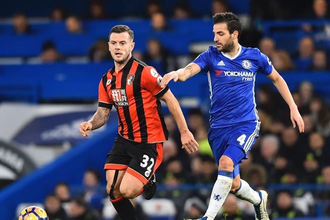  Wilshere đ&atilde; nhiều lần chạm tr&aacute;n Chelsea. Ảnh: Getty.