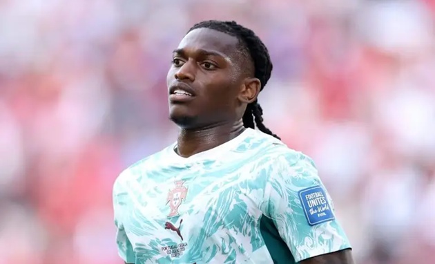 Villa thúc đẩy thương vụ Leao từ AC Milan. (Ảnh: The Athletic)