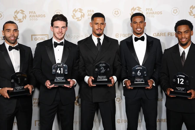 Ảnh bài viết Declan Rice ghi điểm với phản ứng sau khi Bruno Fernandes thắng giải PFA