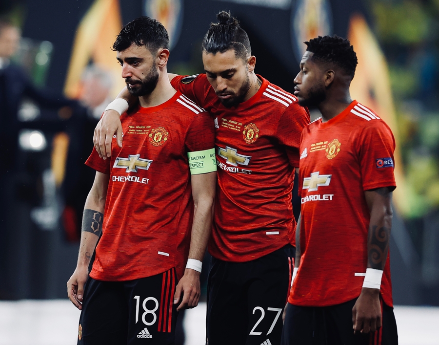 Man United thất vọng sau khi để thua Villarreal sau loạt lu&acirc;n lưu ở chung kết Europa League năm 2021. Ảnh: Manchester United FC.