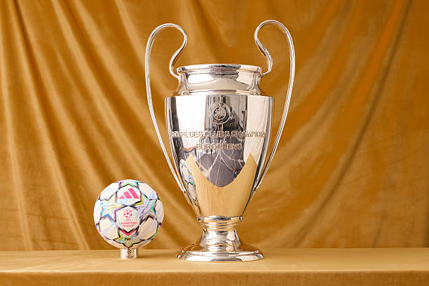 Ảnh bài viết Lễ bốc thăm vòng phân hạng Champions League: MU, Arsenal sẽ đụng độ ai?