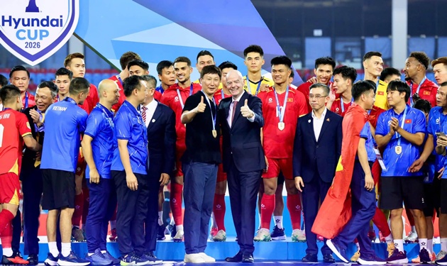 HLV Kim Sang Sik trở thành người hùng của Việt Nam. (Ảnh: VFF)