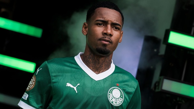 Allan đến Ngoại hạng Anh để đối đầu Estevao Willian. (Ảnh: Sky Sports)