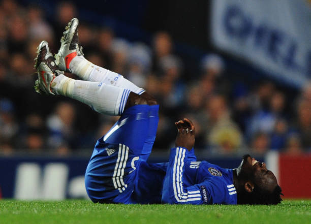 Đ&ocirc;i ch&acirc;n th&eacute;p bắt đầu phản bội người chiến binh. Ảnh: Darren Walsh/ Getty Images.