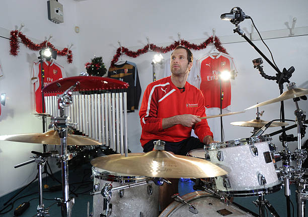 Cech biến âm nhạc rock thành cách cân bằng cuộc sống. Ảnh: David Price/Arsenal/Getty.