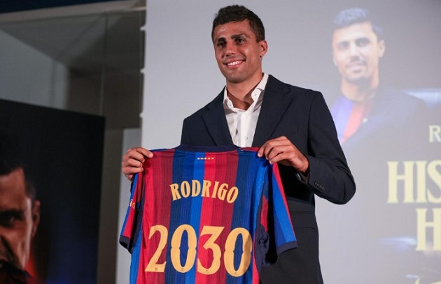 Barca đ&atilde; thắng k&igrave;nh địch Real Madrid để c&oacute; chữ k&yacute; của Rodri. Ảnh: Eric Alonso/Getty Images.