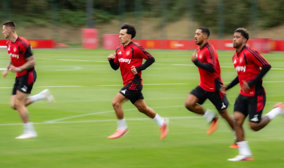 MU cần bắt nhịp nhanh chóng sau thất bại ở ngày ra quân. Ảnh của Ash Donelon/Manchester United - Getty Images.