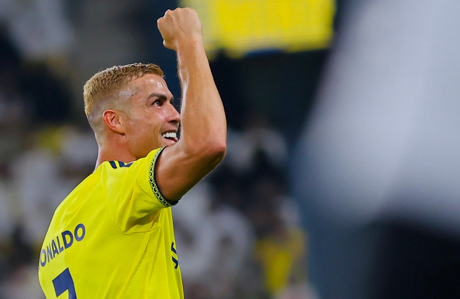 Cristiano Ronaldo nhận nhiều chỉ tr&iacute;ch sau b&agrave;n thắng thứ 978 trong sự nghiệp. Ảnh: Al-Nassr FC.