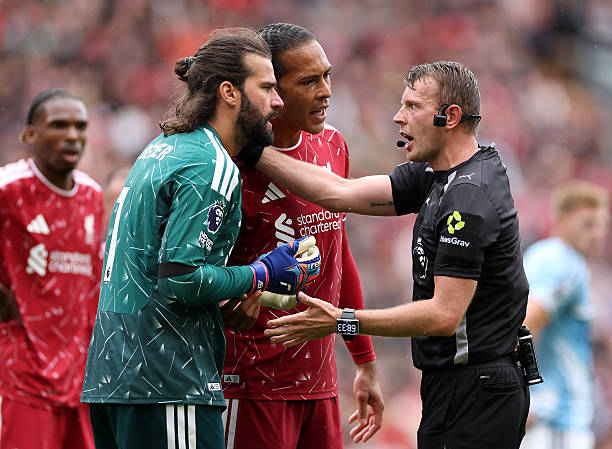 Alisson Becker &ndash; 6 điểm Cứu thua xuất sắc khi đẩy c&uacute; dứt điểm của Jesus chạm x&agrave; ngang trước giờ nghỉ, nhưng lại phạm lỗi dẫn đến quả phạt đền trong b&agrave;n thua thứ hai trước Forest. Nhận thẻ v&agrave;ng.