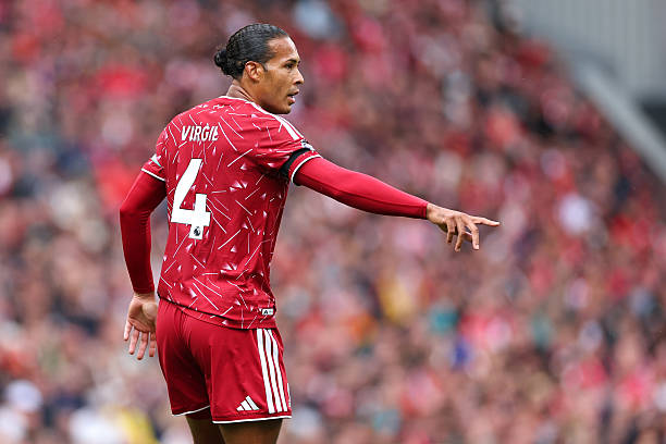 Virgil van Dijk &ndash; 6 điểm Thỉnh thoảng chủ động d&acirc;ng cao cắt b&oacute;ng v&agrave; nỗ lực xốc lại nhịp độ chơi b&oacute;ng của to&agrave;n đội.