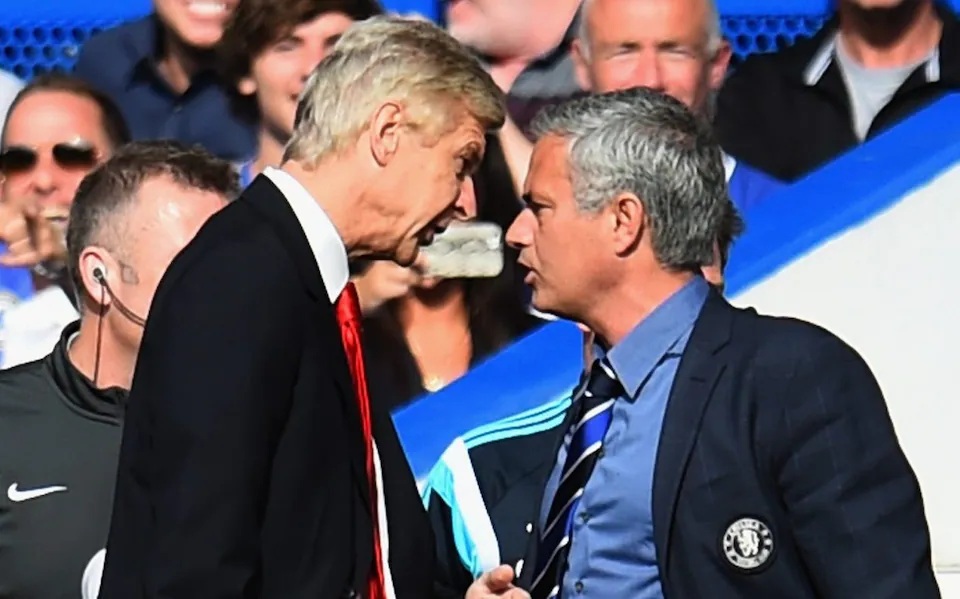  Mourinho từng g&acirc;y hấn với Wenger. Ảnh: Shaun Botterill/Getty Images.