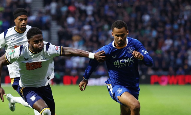 Man City còn theo đuổi Iliman Ndiaye. (Ảnh: Michael Regan/Getty Images)
