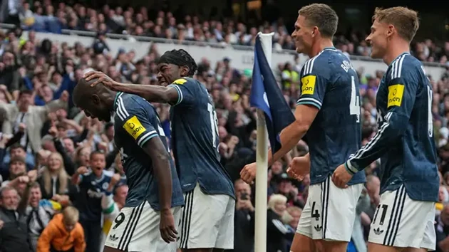 Wissa (ngoài cùng bên trái) bị chỉ trích dù ghi bàn cho Newcastle. Ảnh: Getty Images