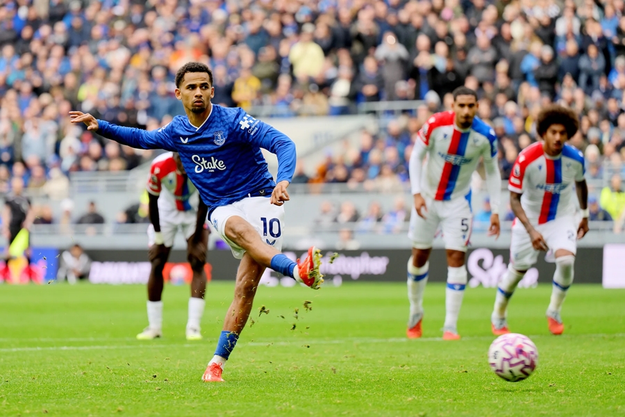 Việc chuyển hướng sang Iliman Ndiaye có thể là nước đi khôn ngoan của Tottenham. Ảnh: Everton FC.