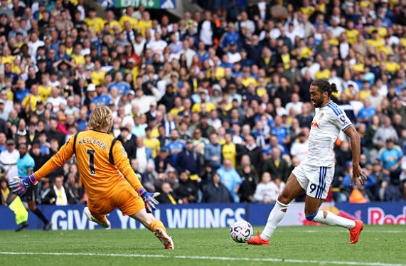 Ảnh bài viết Calvert-Lewin giúp Leeds giữ 1 điểm ở lại Elland Road