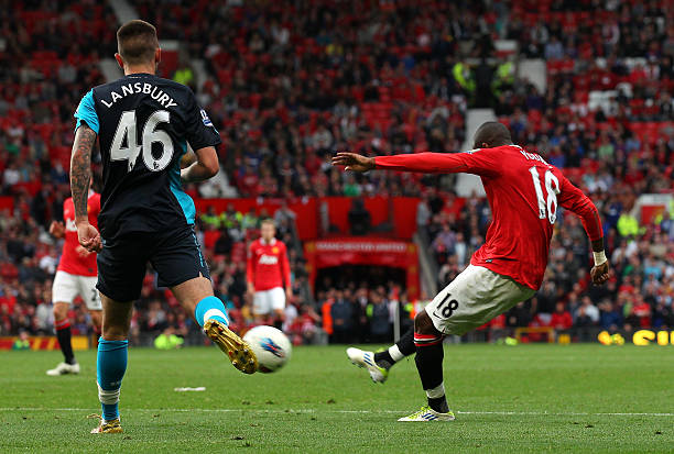 Cứ mỗi lần Arsenal gượng dậy, MU lại ghi bàn. Ảnh: Alex Livesey/Getty Images.