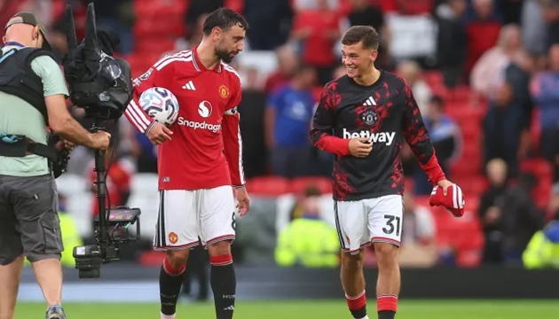 Ảnh bài viết Rooney tiếc nuối khi Carrick ngó lơ sao trẻ MU trước Ipswich