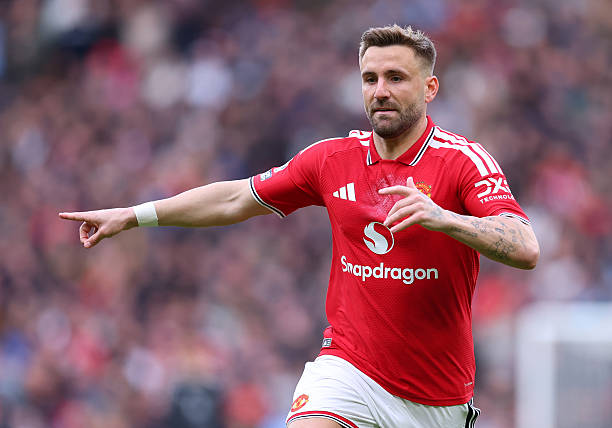 Ảnh bài viết Mắc sai lầm trước Ipswich, Luke Shaw bị fan MU đòi bán