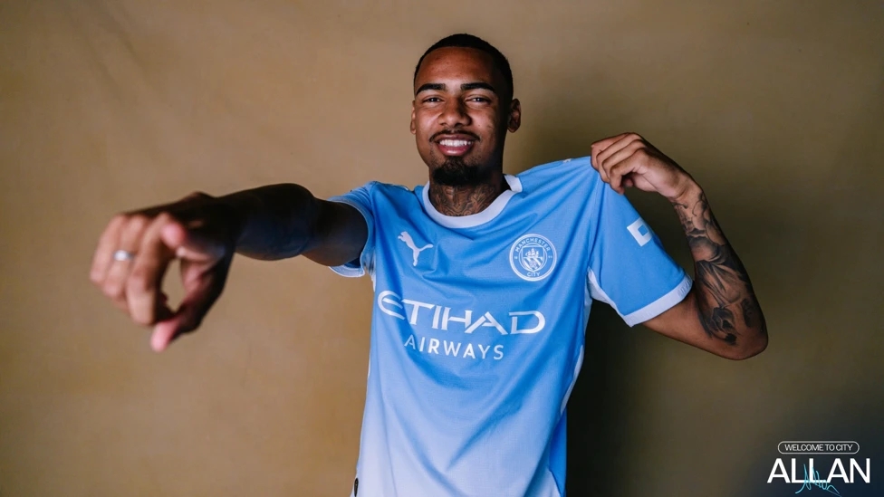 Allan Elias ch&iacute;nh thức cập bến Man City. Ảnh: Manchester City FC.
