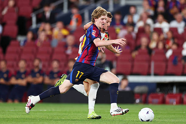 Gordon thích nghi nhanh chóng cùng Barca. Ảnh của David Ramirez/Soccrates/Getty Images.