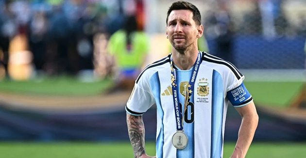Messi lặng lẽ nức nở khi thua Tây Ban Nha. (Ảnh: Paul Ellis/Getty Images)