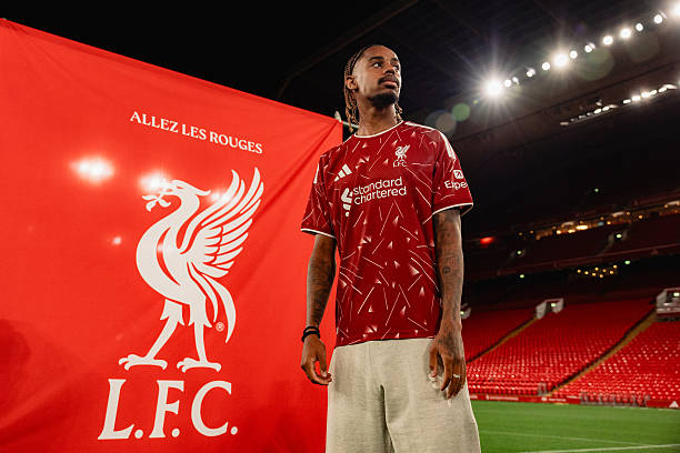 Liverpool chi hơn 100 triệu bảng cho Barcola. Ảnh của Liverpool FC/Getty Images.