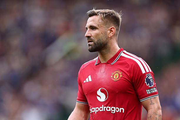 Ảnh bài viết Tại sao Man Utd không mua hậu vệ cánh trái?