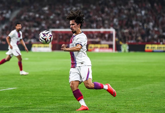 PSG rất cần nhãn quan của Vitinha để điều chỉnh nhịp độ và khoan phá hàng thủ đối phương. Ảnh: Johnny Fidelin/Icon Sport via Getty Images.