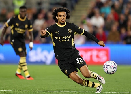 Ayyoub Bouaddi l&agrave; một trong 3 bom tấn tuyến giữa Man City b&ecirc;n cạnh Enzo v&agrave; Anderson. Ảnh: Richard Heathcote/Getty Images.