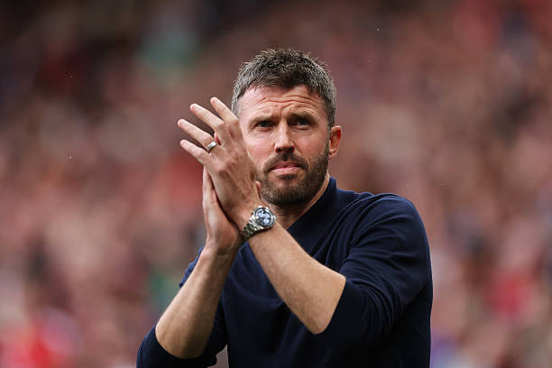 Michael Carrick sẽ phải tự xoay sở trong cả mùa giải. Ảnh: Dan Mullan/Getty Images