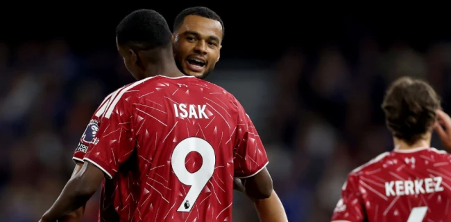 Alexander Isak và Gakpo tỏa sáng. Ảnh: Justin Setterfield/Getty Images.