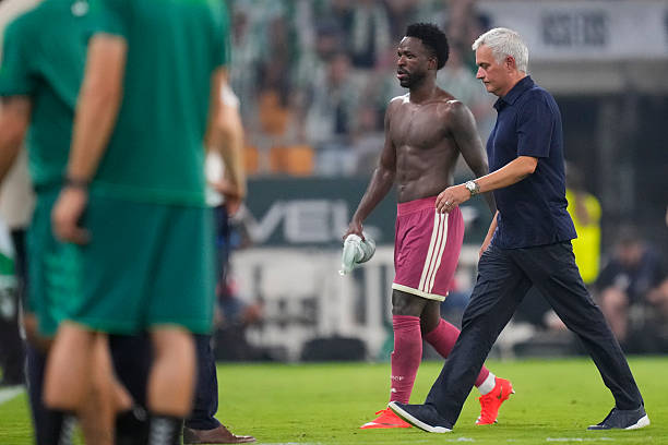 Ảnh bài viết Mourinho bênh vực học trò, ví chiến thắng của Betis như trúng số