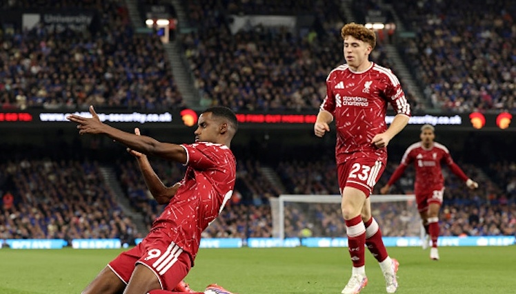 Isak ghi 2 bàn cho Liverpool. Ảnh: Liverpool FC/Getty Images.