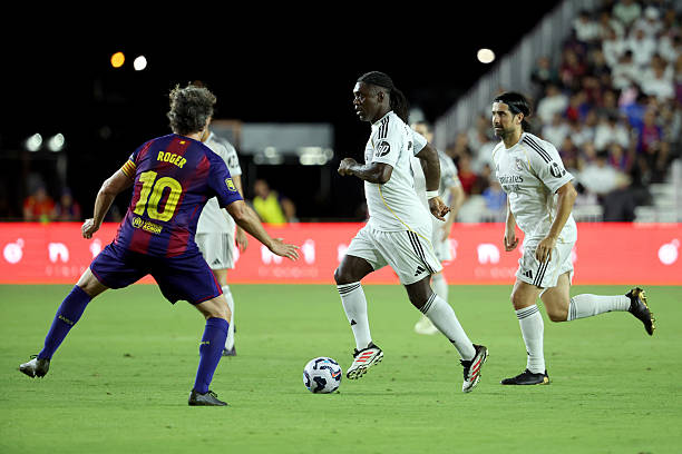 Trí tuệ giúp Seedorf thích nghi với mọi hệ thống chiến thuật. Ảnh: Leonardo Fernandez/Getty Images.