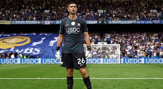Ảnh bài viết Emi Martinez đổi số áo Chelsea chỉ sau một trận đấu